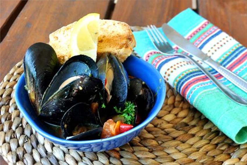 Easy Drunken Mussels with Lemon and Chili Recipe