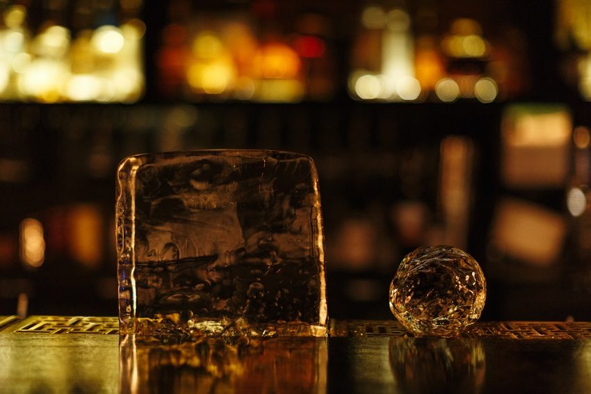 Drinking Diamonds: The Secret to Making Perfectly Clear Ice