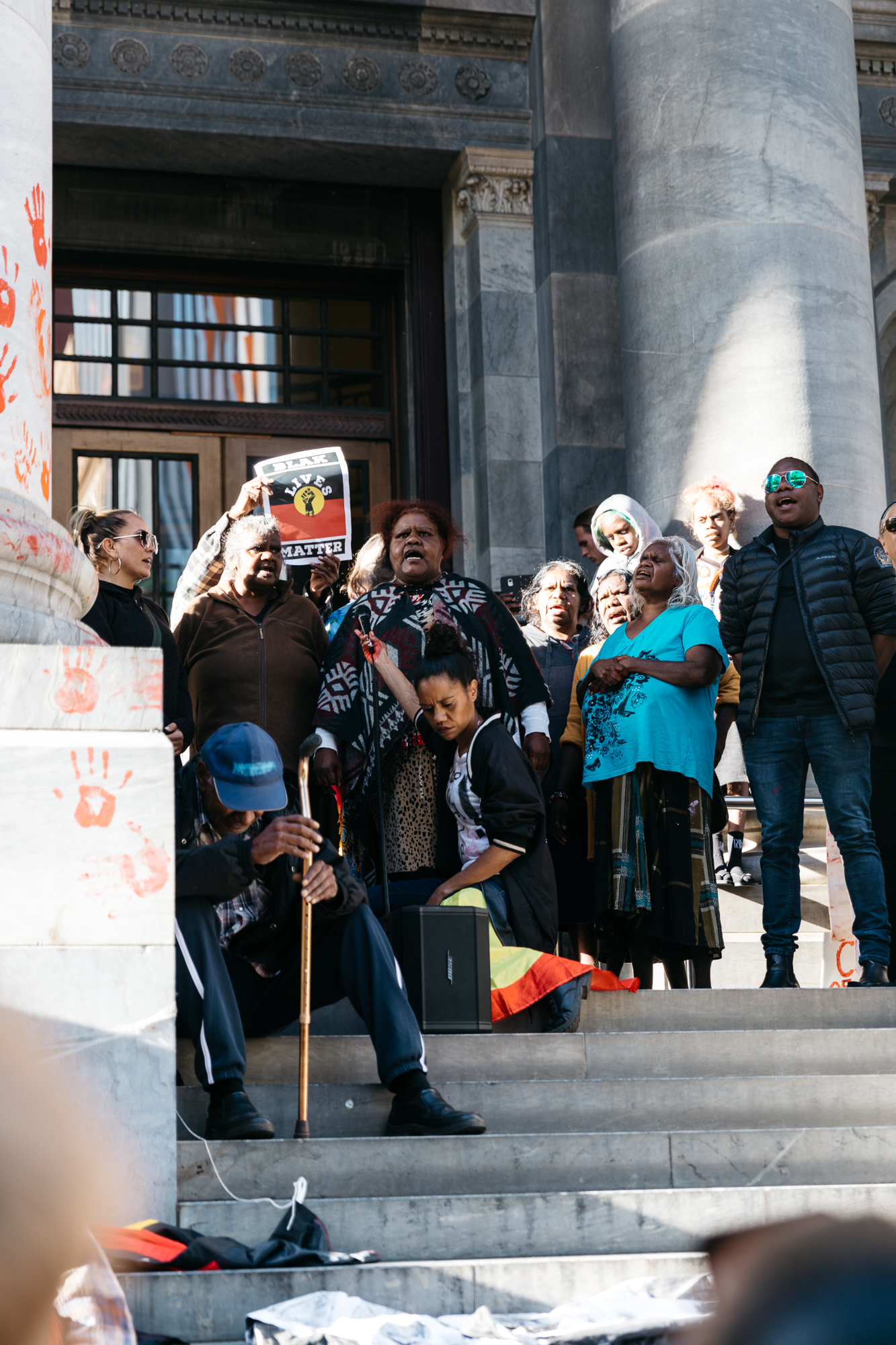 Hundreds rally in front of Parliament House in solidarity with the Yuendumu community