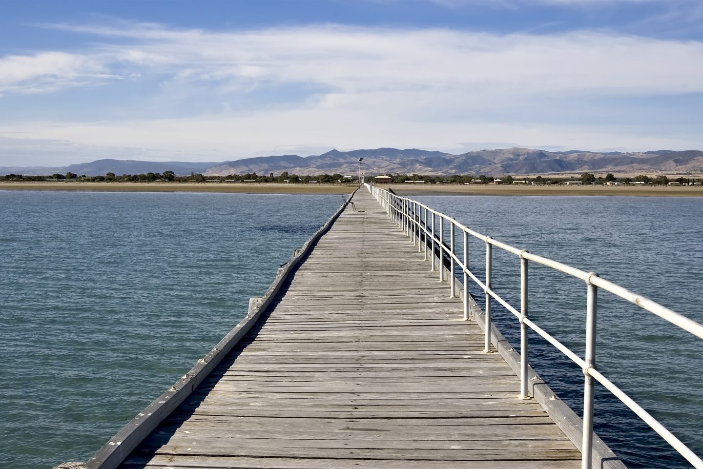 From Port Germein, you can feel like you are standing in the middle of the sea             