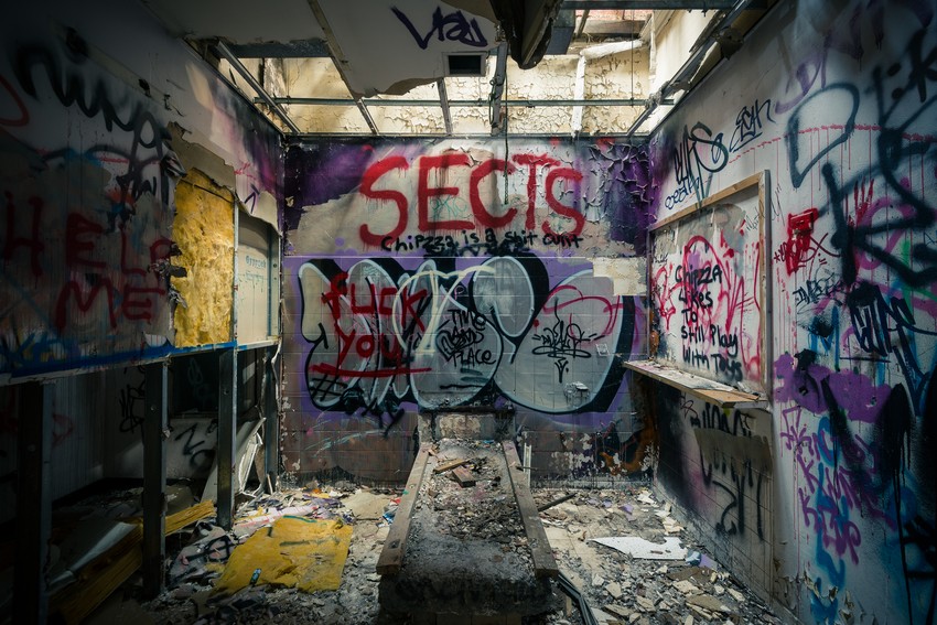 Bathtime-autopsy-of-adelaide-review-photography-graffiti-paint-abandoned-building