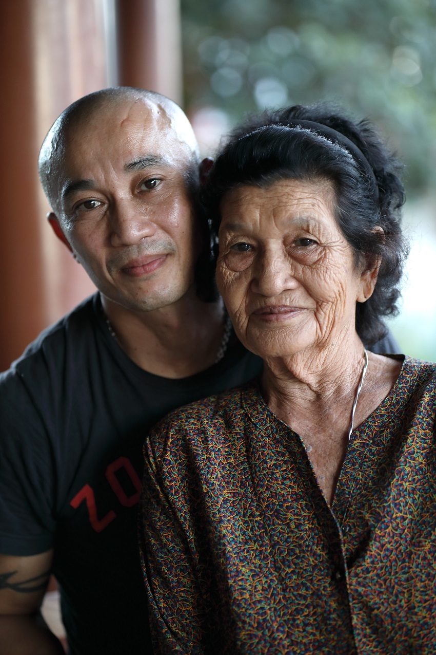 Nu Suandokmai and his mother, Prateung (Photo: Nigel Hopkins)